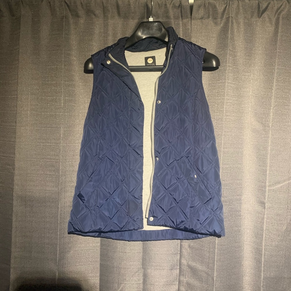 Women’s JNY sleeveless vest